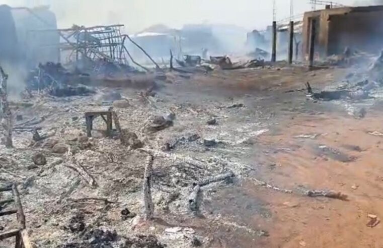Drame à Kokoloko : une frappe de drone de l&rsquo;armée nigérienne tue 17 civils sur un marché