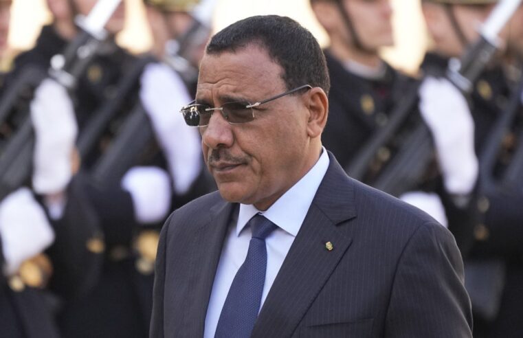 Niger : deux ans de détention arbitraire pour mohamed bazoum