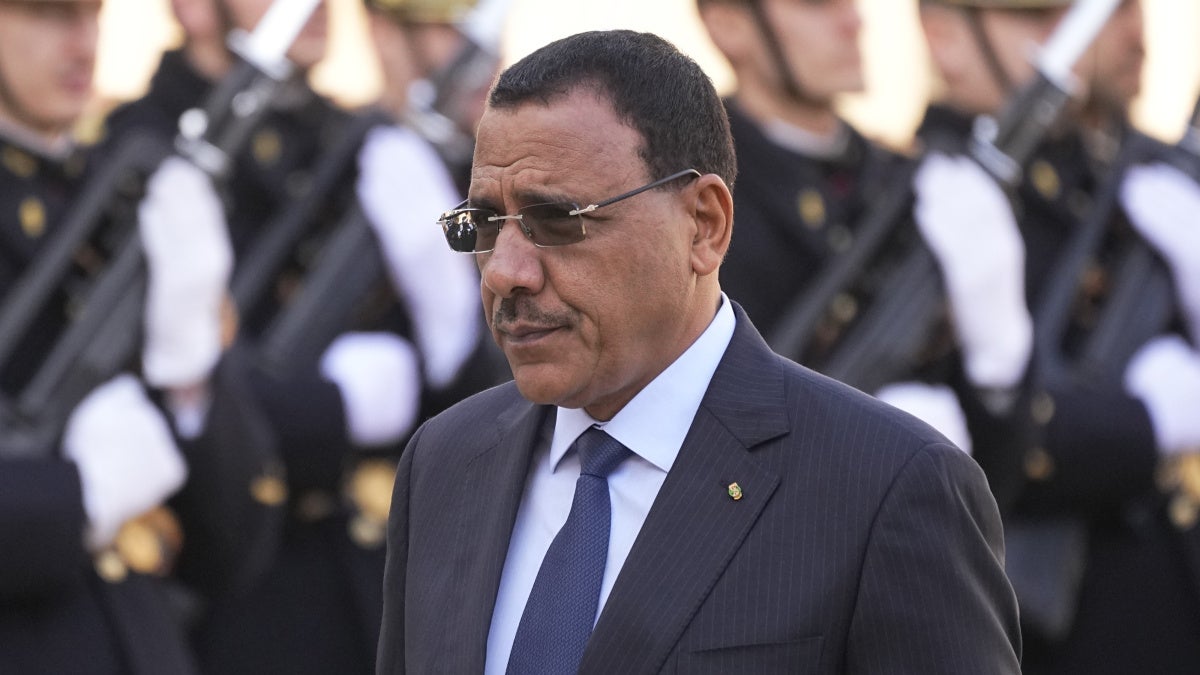 Niger : deux ans de détention arbitraire pour mohamed bazoum