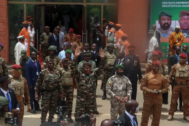 Les dirigeants du Mali, du Burkina Faso et du Niger lors du sommet de la Confédération des États du Sahel à Niamey, le 6 juillet 2024.