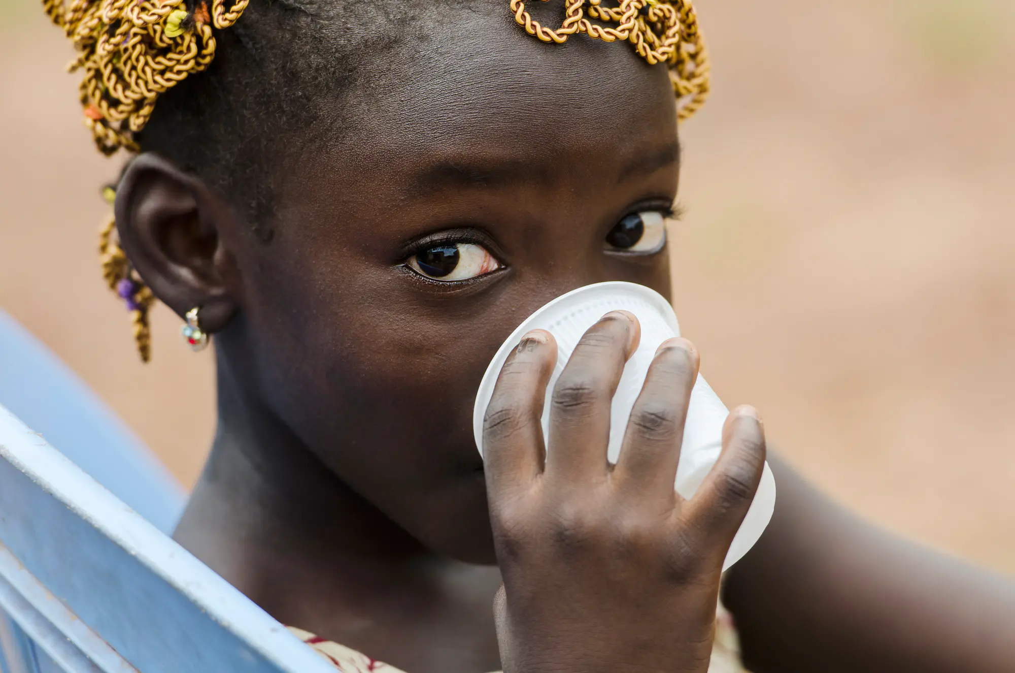 Le choléra peut se transmettre en buvant mais aussi en ingérant des aliments lavés avec de l’eau contaminée