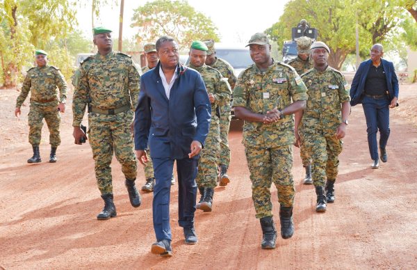 Faure Gnassingbé inspecte l&rsquo;opération Koundjoaré : une stratégie globale pour sécuriser le nord du Togo