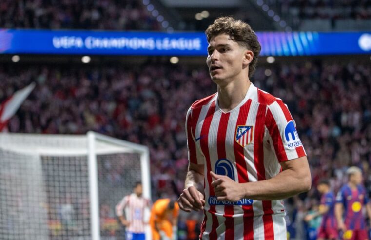 Transfert de julian alvarez : le psg et le barça en lice pour l&rsquo;attaquant argentin