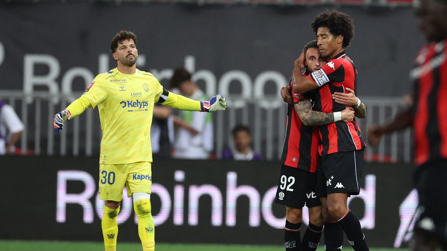 Barrage ligues 1 et 2 : nice sauve son maintien face à saint-etienne