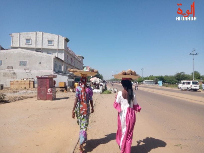 Tchad : l&rsquo;indépendance des vendeuses ambulantes face aux défis de leurs enfants