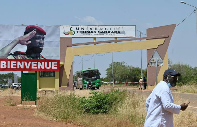 Au Burkina Faso, la junte militaire interdit le syndicat étudiant et arrête son président