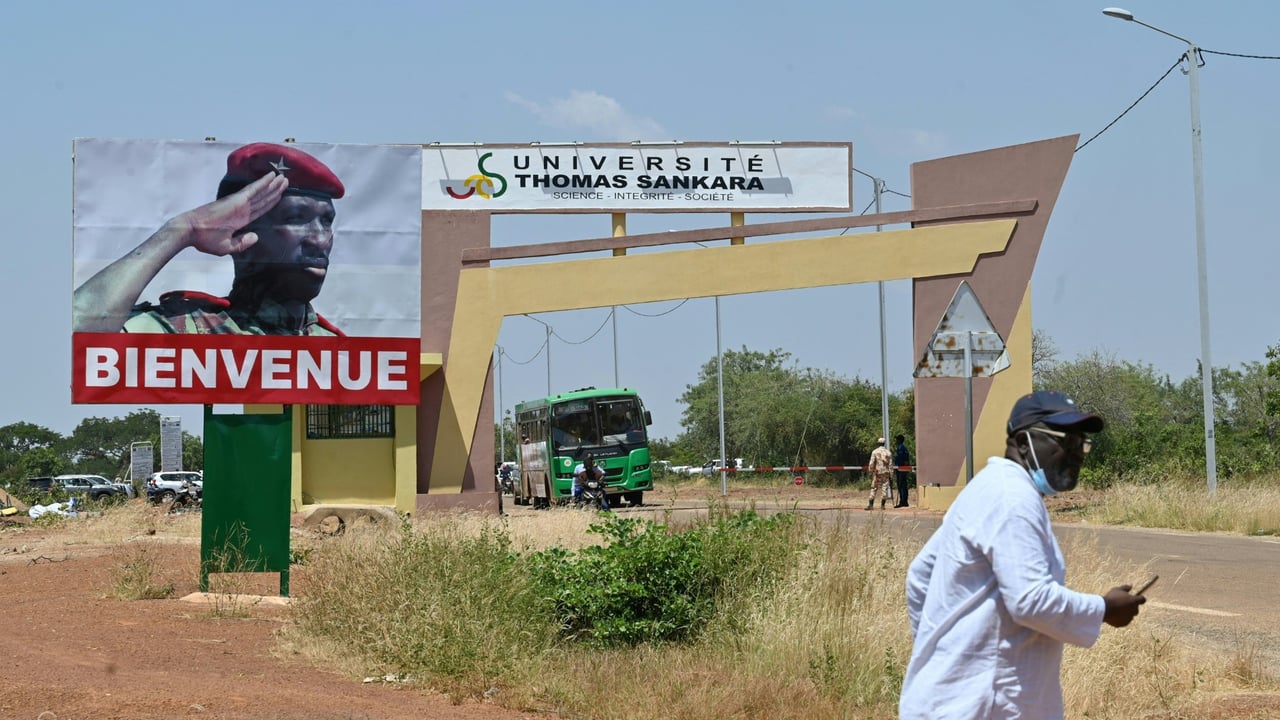 Au Burkina Faso, la junte militaire interdit le syndicat étudiant et arrête son président