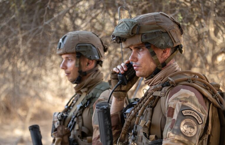 Crise au Mali : macron critique la junte malienne sur son retrait des forces françaises