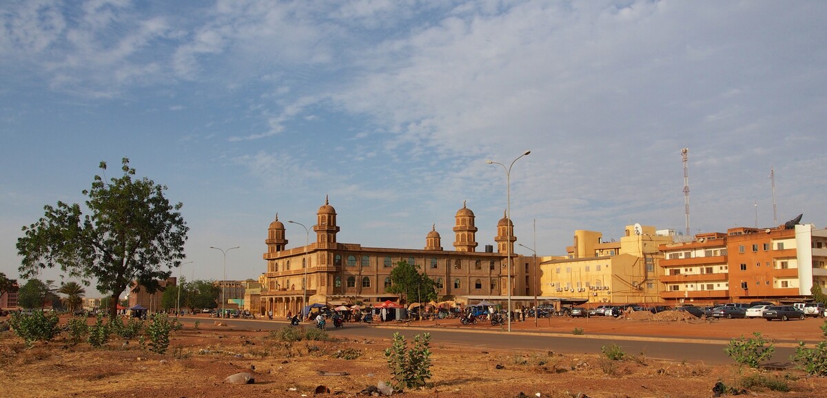 Fermeture controversée d&rsquo;une mosquée majeure à Ouagadougou par les autorités militaires