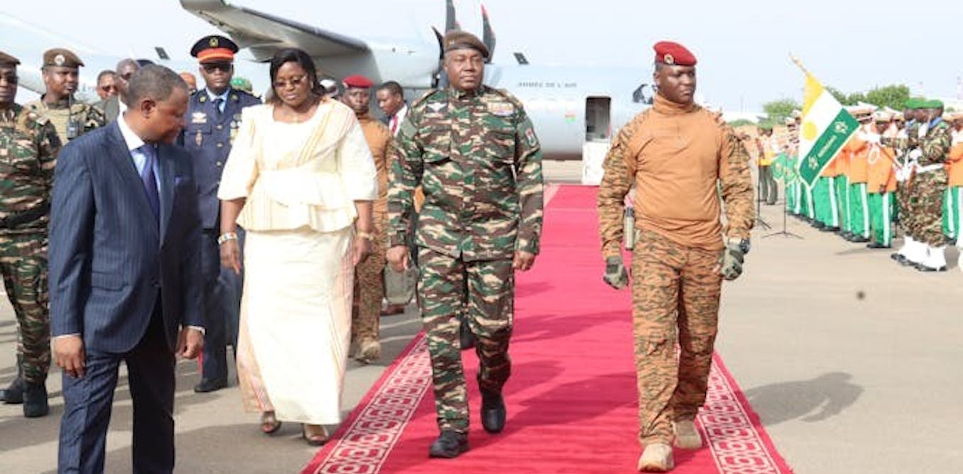 Interdiction des partis politiques au Burkina Faso : quand les juntes africaines se détournent de leurs alliés civils