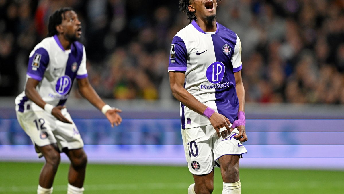 Football français : le fc nantes sanctionné après les incidents à la beaujoire, toulouse progresse en ligue 1