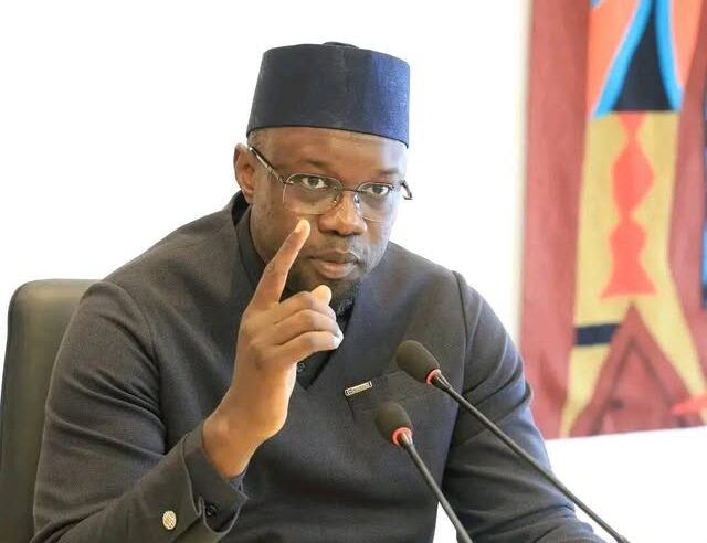 Sénégal : Sonko exige l’achèvement urgent des infrastructures bloquées