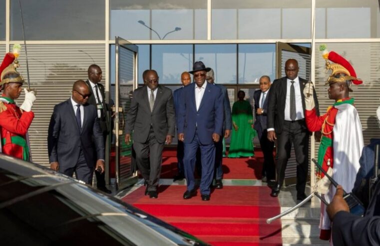 Alassane ouattara de retour à Abidjan après une mission diplomatique au Kenya