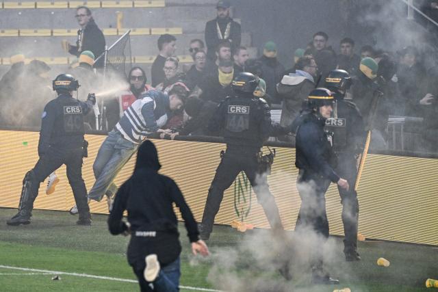 Nantes toulouse : le match de ligue 1 définitivement interrompu après invasion du terrain