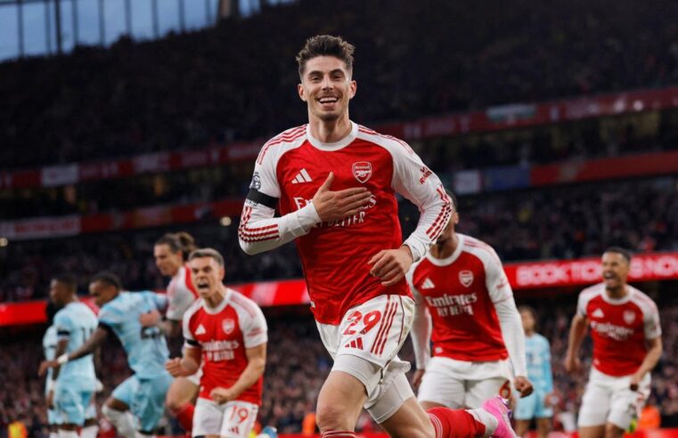 Exultation des joueurs d&rsquo;Arsenal après leur sacre en championnat anglais