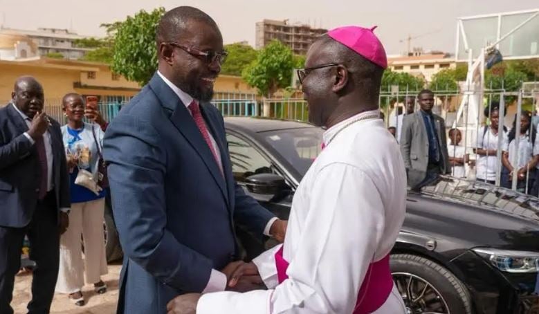 Visite de Ousmane Sonko à Popenguine avant le pèlerinage marial
