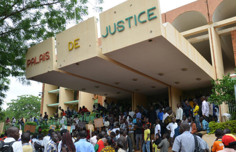 La junte du Burkina Faso intensifie la lutte contre la corruption judiciaire