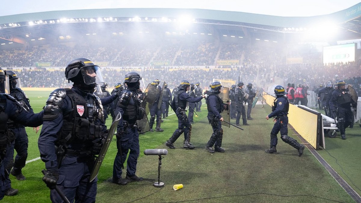 Football français : après l&rsquo;envahissement du terrain à Nantes, quelles sanctions pour le FC Nantes ?