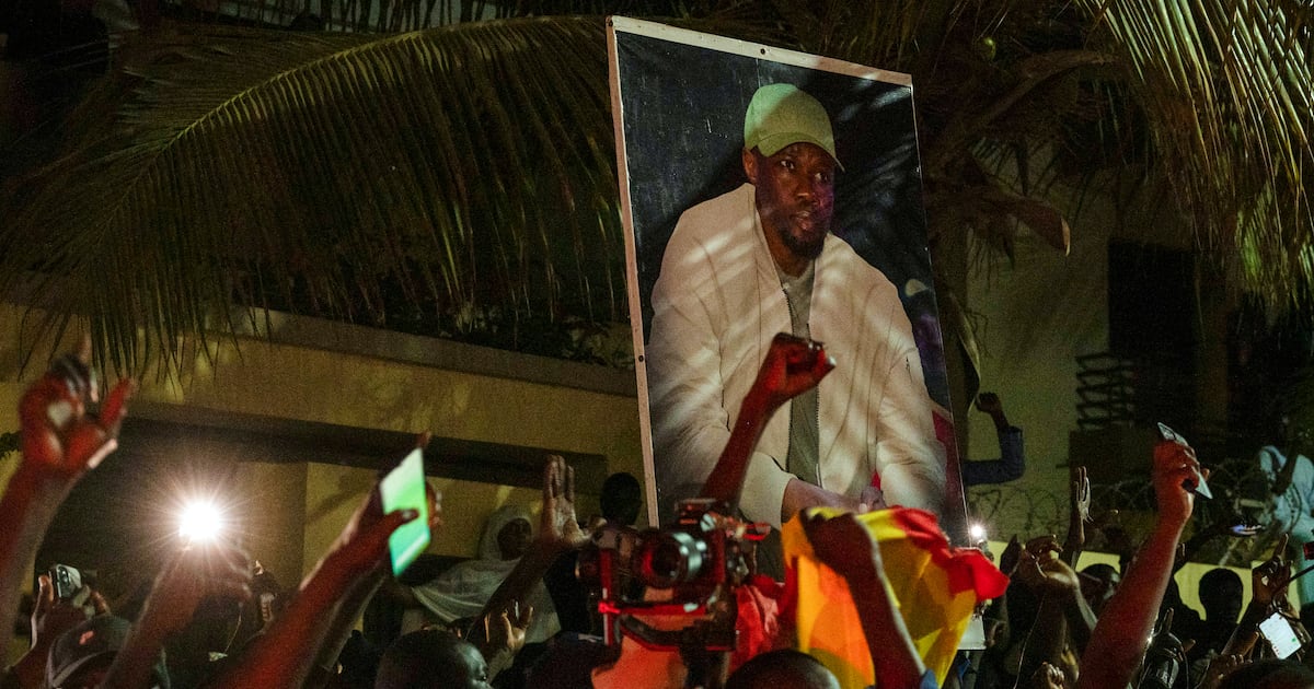 Sénégal : les coulisses du limogeage de sonko et ses enjeux politiques majeurs