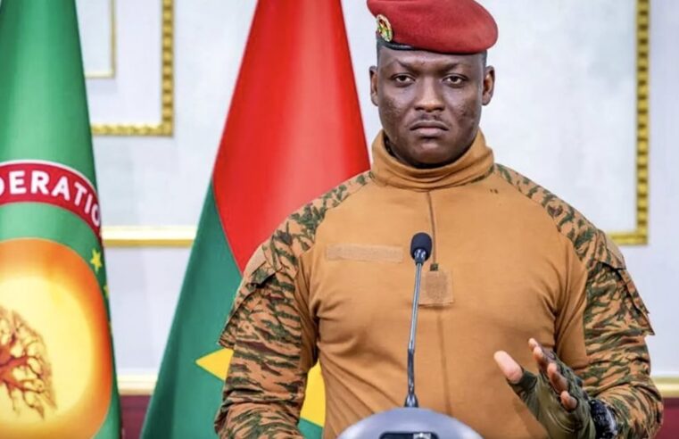 Suspension massive d&rsquo;associations au Burkina Faso : la junte justifie ses mesures par la lutte antiterroriste