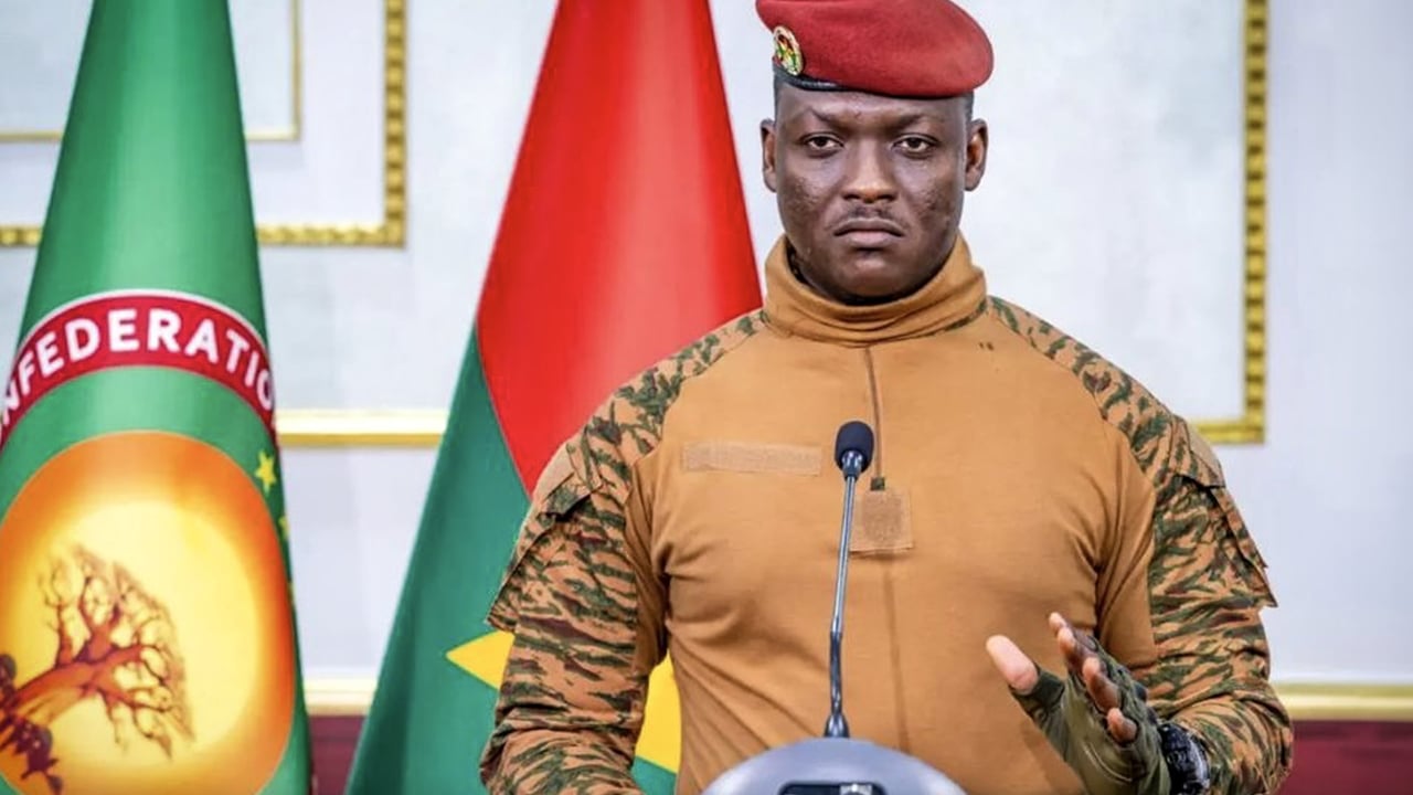 Suspension massive d&rsquo;associations au Burkina Faso : la junte justifie ses mesures par la lutte antiterroriste