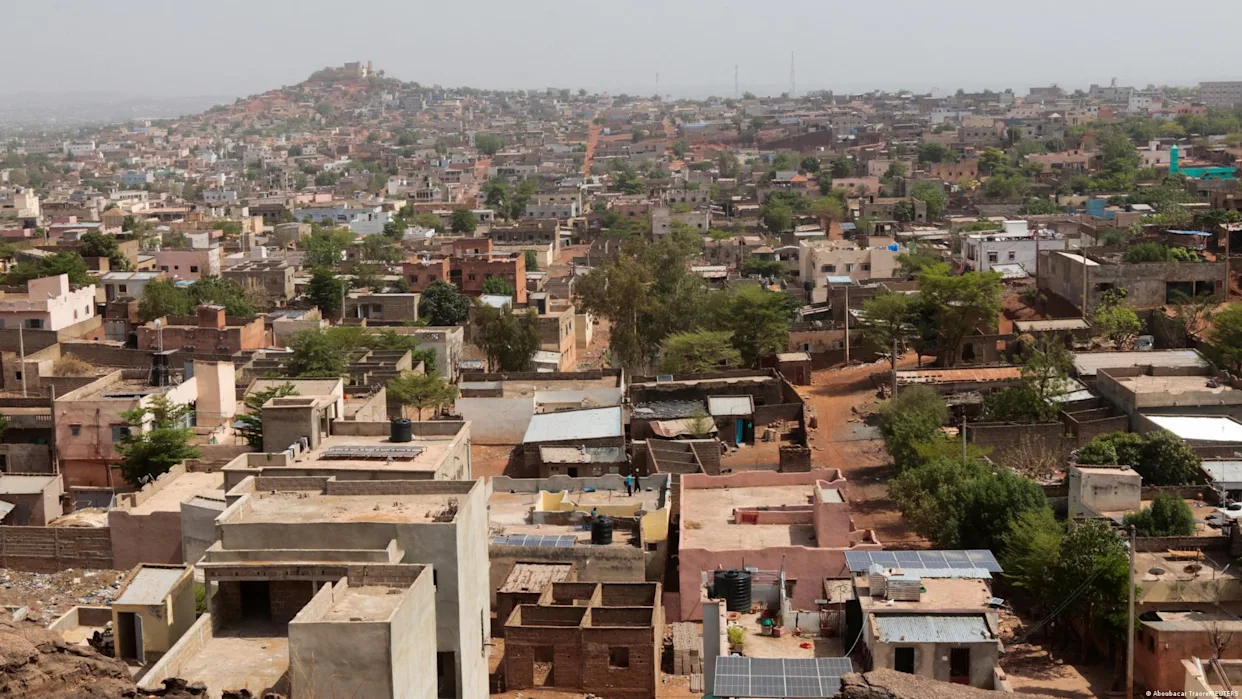 Blocus routier à Bamako : véhicules incendiés par les djihadistes