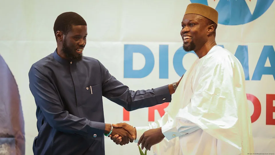 Ousmane Sonko et Bassirou Diomaye Faye, deux figures du même parti lors d’une campagne électorale