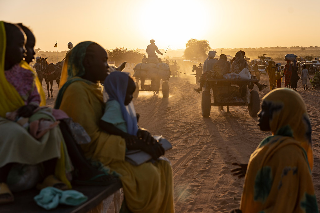 Des réfugiés soudanais arrivant à Adré, au Tchad, après avoir fui les violences