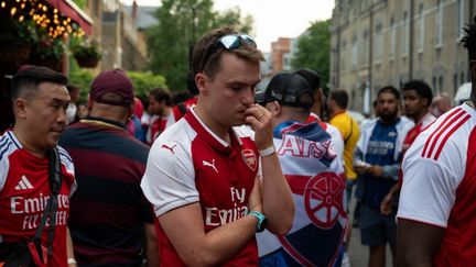 Les supporters d'Arsenal, déçus mais dignes, après la finale de la Ligue des champions face au PSG à Londres le 30 mai 2026.