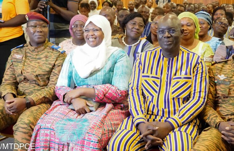 Plateforme Dɛmɛ Sira : le Burkina Faso mise sur le numérique pour renforcer la solidarité