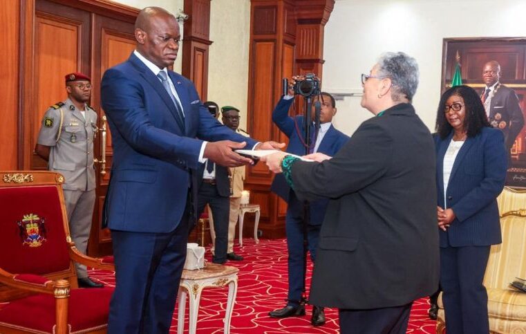 Diplomatie au Gabon : cinq nouveaux ambassadeurs officiellement en fonction
