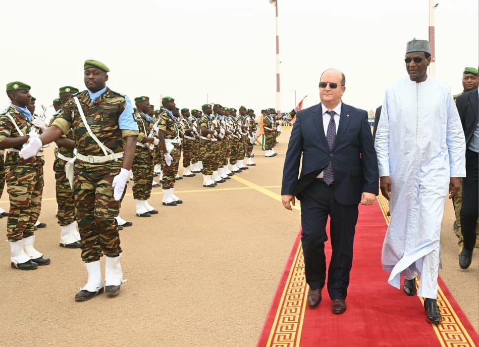 Le Premier ministre algérien achève sa visite officielle à Niamey