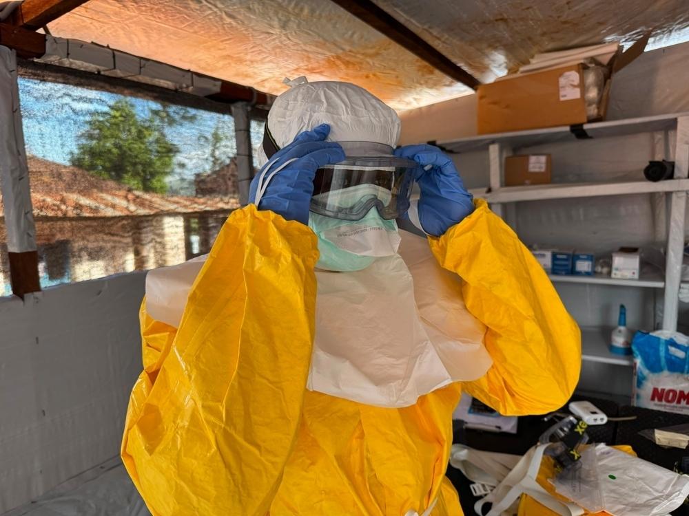Rdc : plongée au sein des centres de lutte contre ebola avec msf
