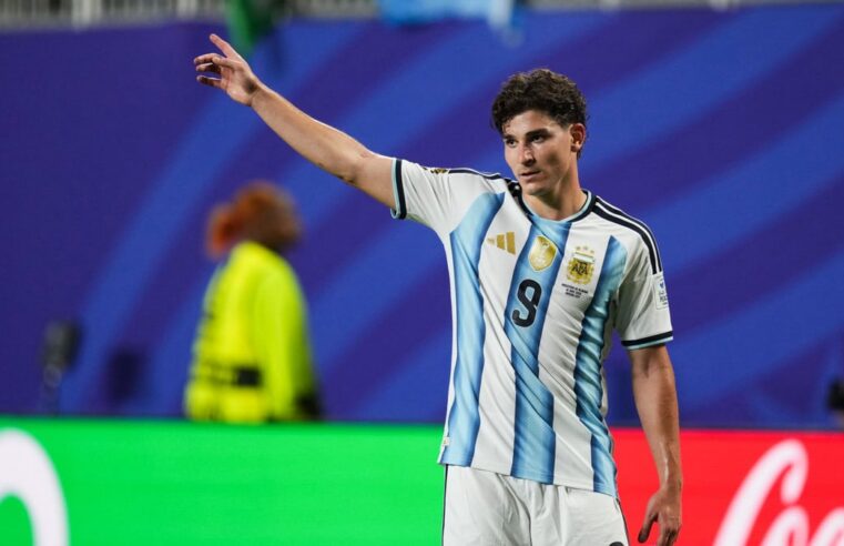Transfert de julian alvarez : l’atletico madrid contre le barça en justice