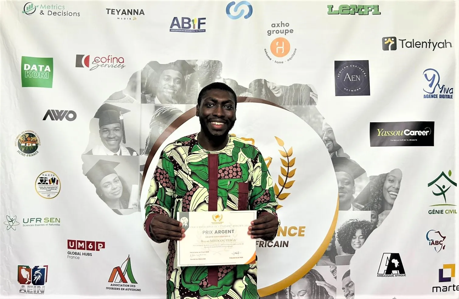 Un prodige de l&rsquo;IAI-Cameroun distingué à Paris par le Prix d&rsquo;Excellence de l&rsquo;Étudiant Africain 2026