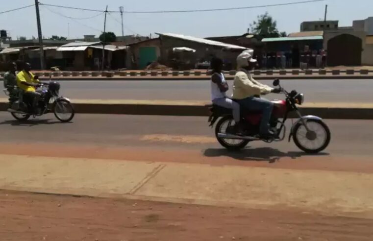 Kétou impose l&rsquo;uniforme aux conducteurs de taxi-moto pour plus de sécurité