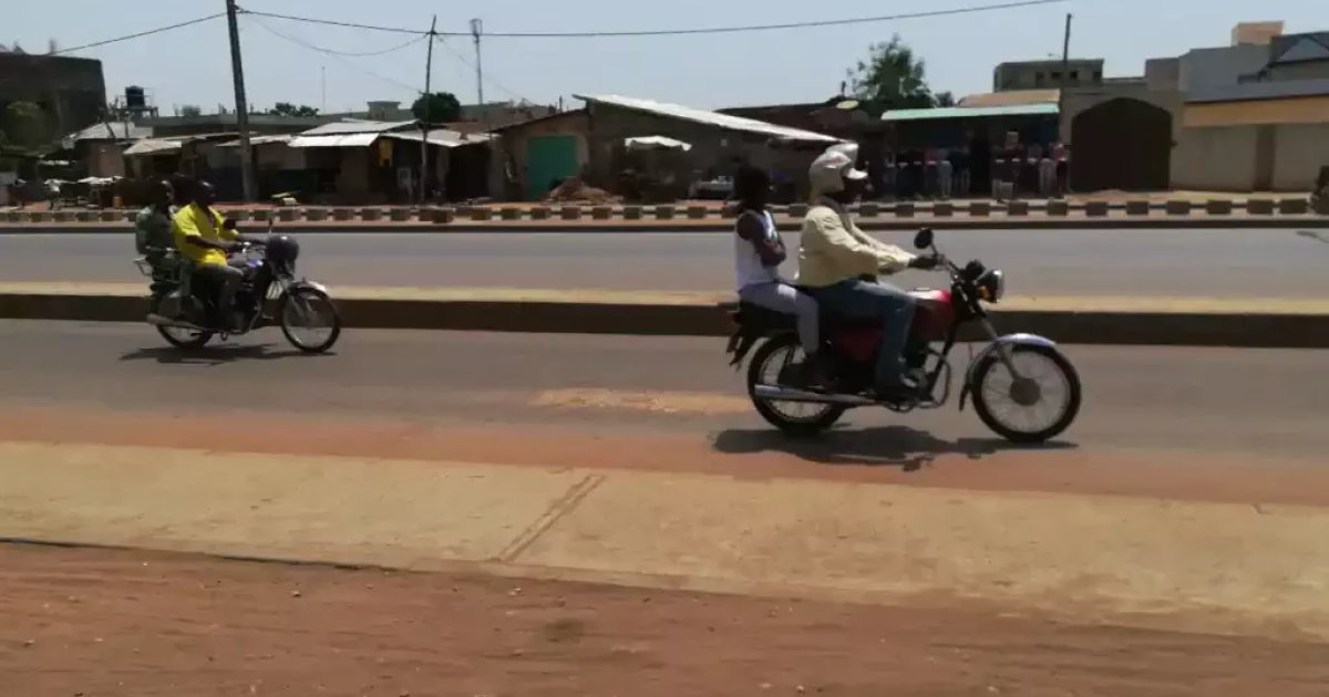 Kétou impose l&rsquo;uniforme aux conducteurs de taxi-moto pour plus de sécurité