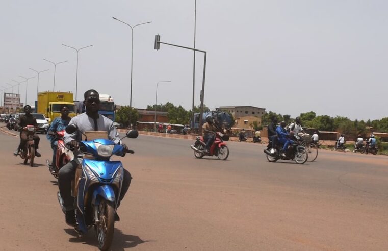Autorisation des motos Mio sur les pistes cyclables au Burkina Faso : entre innovation et inquiétudes