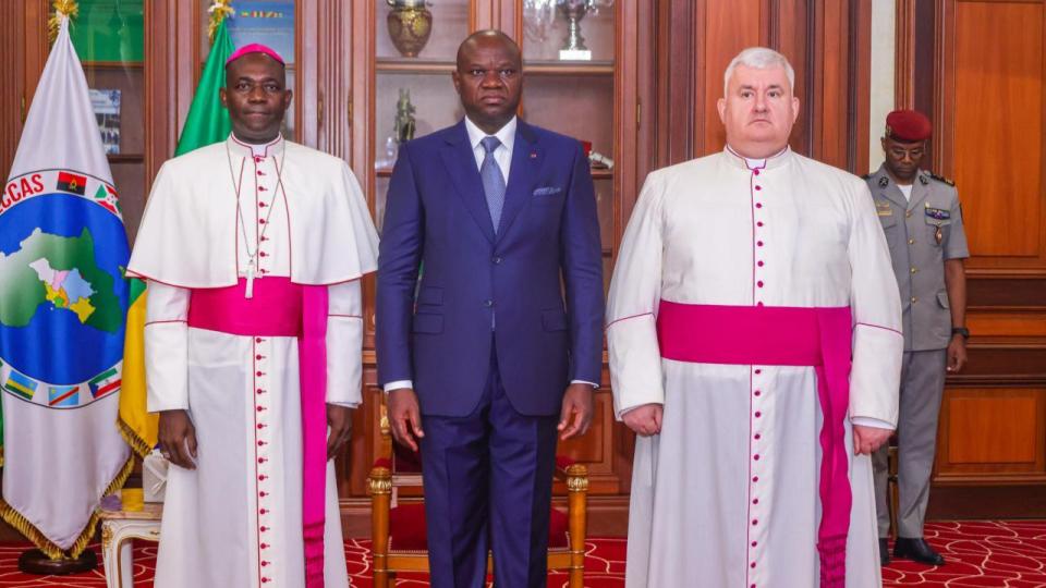Diplomatie au Gabon : cinq nouveaux ambassadeurs présentent leurs lettres de créance à Brice Clotaire Oligui Nguema