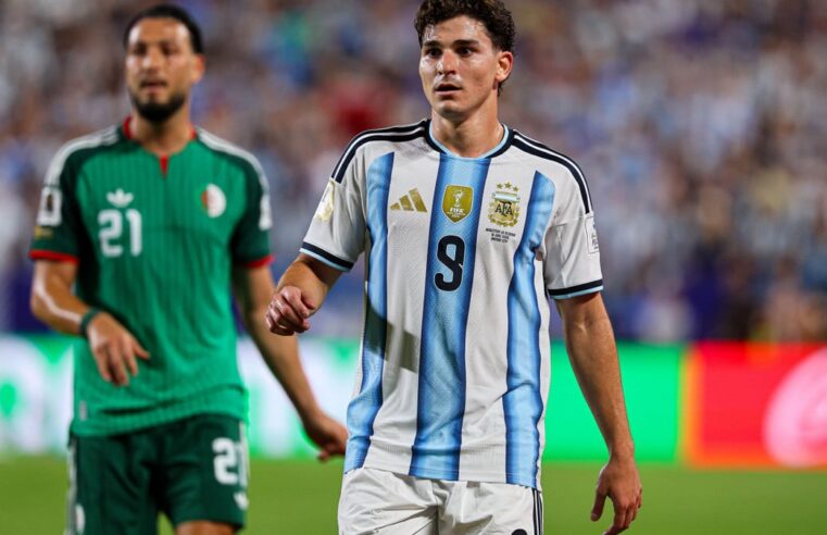Julian Alvarez entre le Paris Saint-Germain et le FC Barcelone : un dossier brûlant