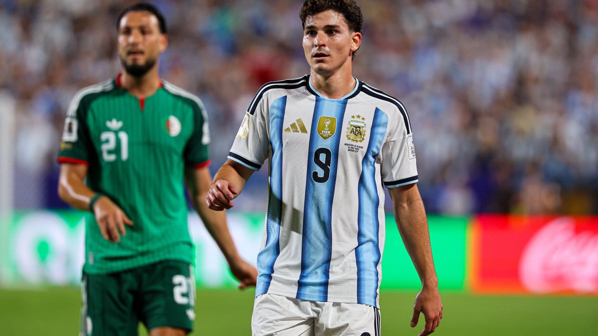 Julian Alvarez entre le Paris Saint-Germain et le FC Barcelone : un dossier brûlant