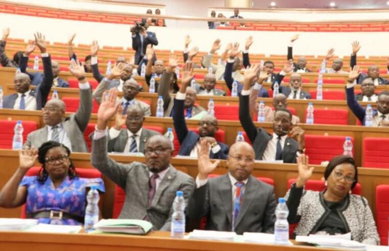 Un marathon législatif au Gabon : 18 lois majeures adoptées à l&rsquo;unanimité