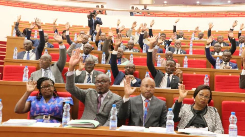 Un marathon législatif au Gabon : 18 lois majeures adoptées à l&rsquo;unanimité