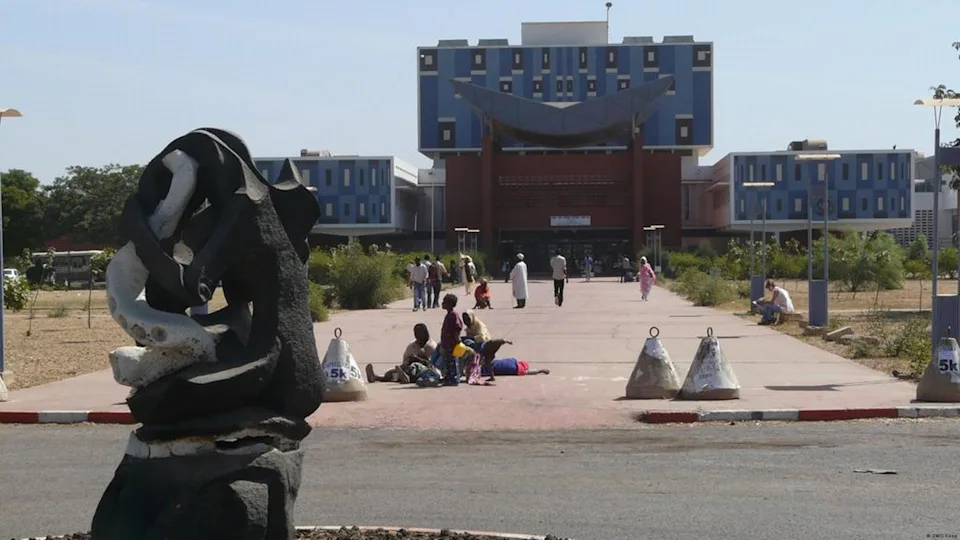 Les étudiants de l'Université Cheikh Anta Diop de Dakar expriment leur désarroi face à la rupture politique entre Diomaye Faye et Ousmane Sonko.