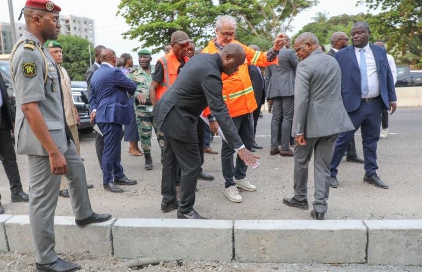 Le président gabonais visite les travaux du front de mer à Libreville