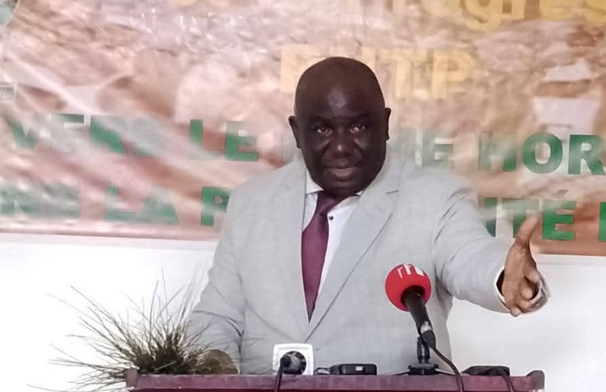 Jean Rémy Yama, président du Parti national pour le travail et le progrès (PNTP) en conférence de presse
