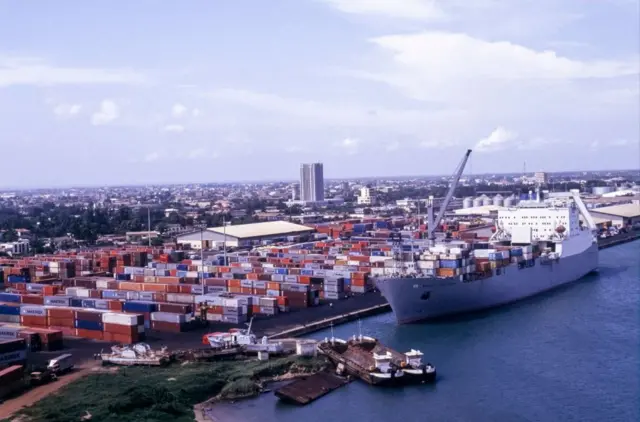 Le port de Cotonou, principal point d'entrée des marchandises pour le Niger, a subi de lourdes pertes économiques.