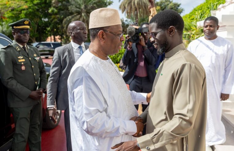 Sénégal : la rencontre historique entre Bassirou Diomaye Faye et Macky Sall sous le feu des projecteurs