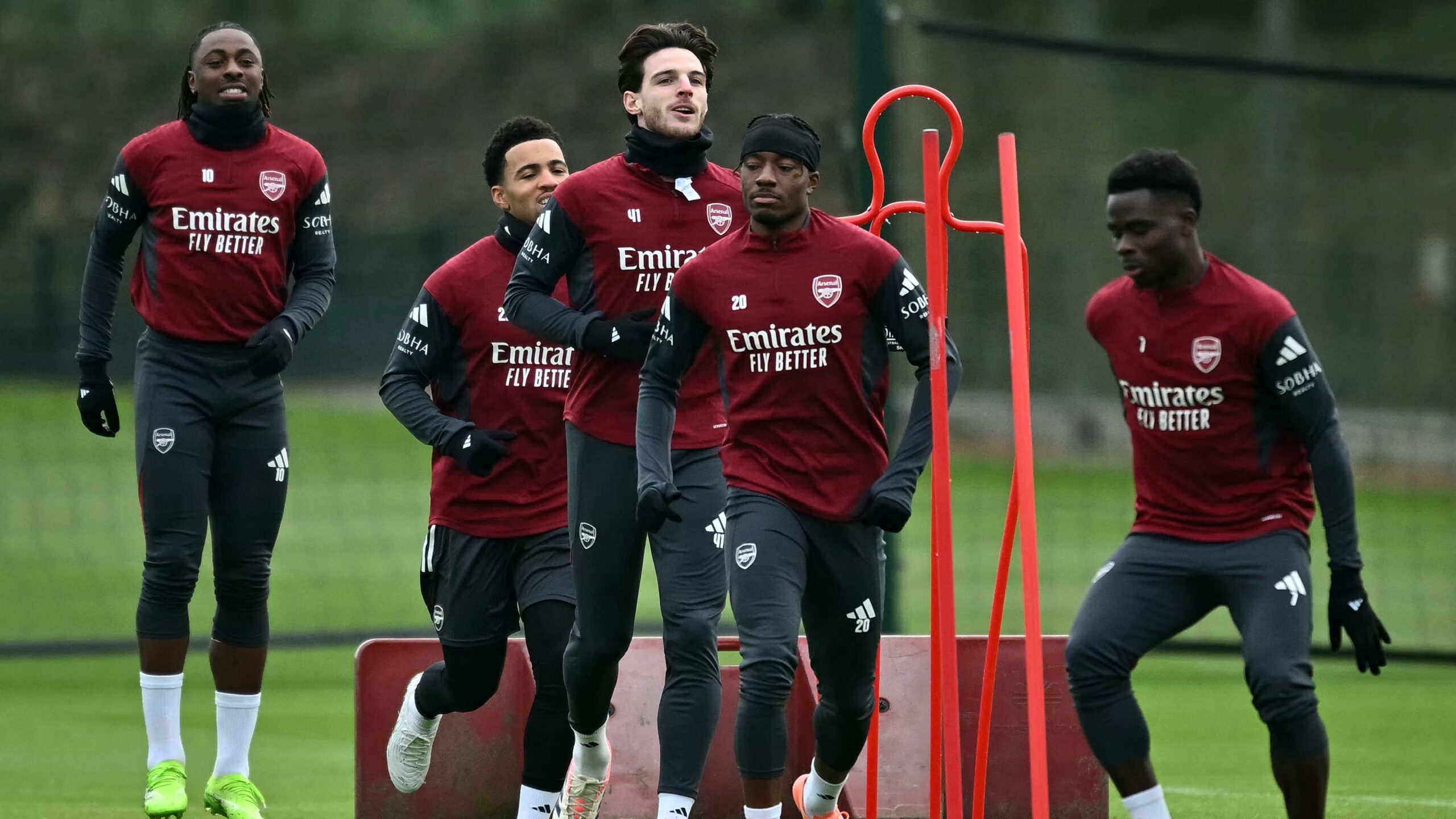 Quatre internationaux anglais absents des premiers matchs d&rsquo;arsenal pour la saison 2026-2027