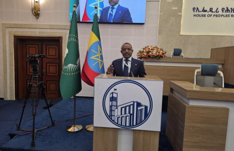 Démocratie africaine en danger : un sénateur congolais dénonce les réformes constitutionnelles ambiguës